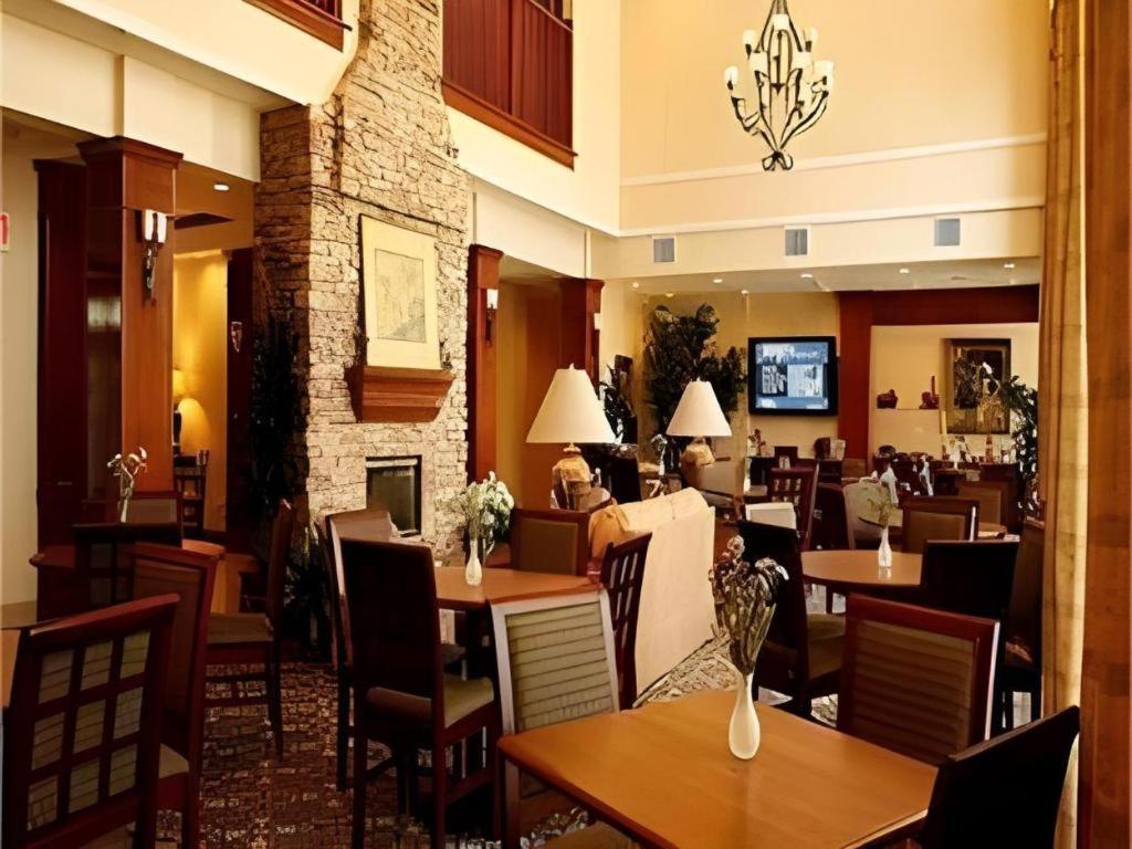 Staybridge Suites Newport News Extérieur photo